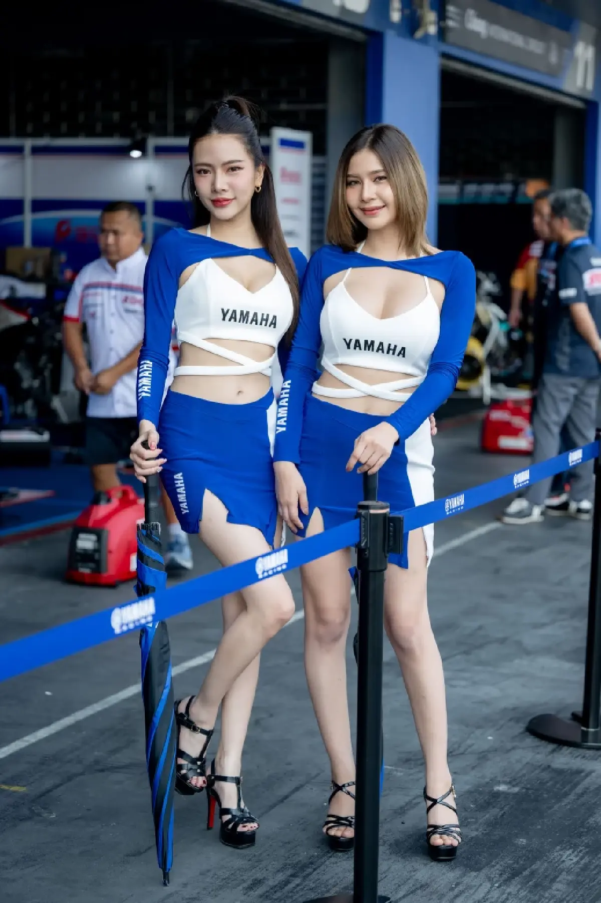 ครั้งแรกในไทย-ครั้งแรกในโลก! “ Grid Girl ชุดผ้าไหมไทย” บนแทร็กรถแข่ง