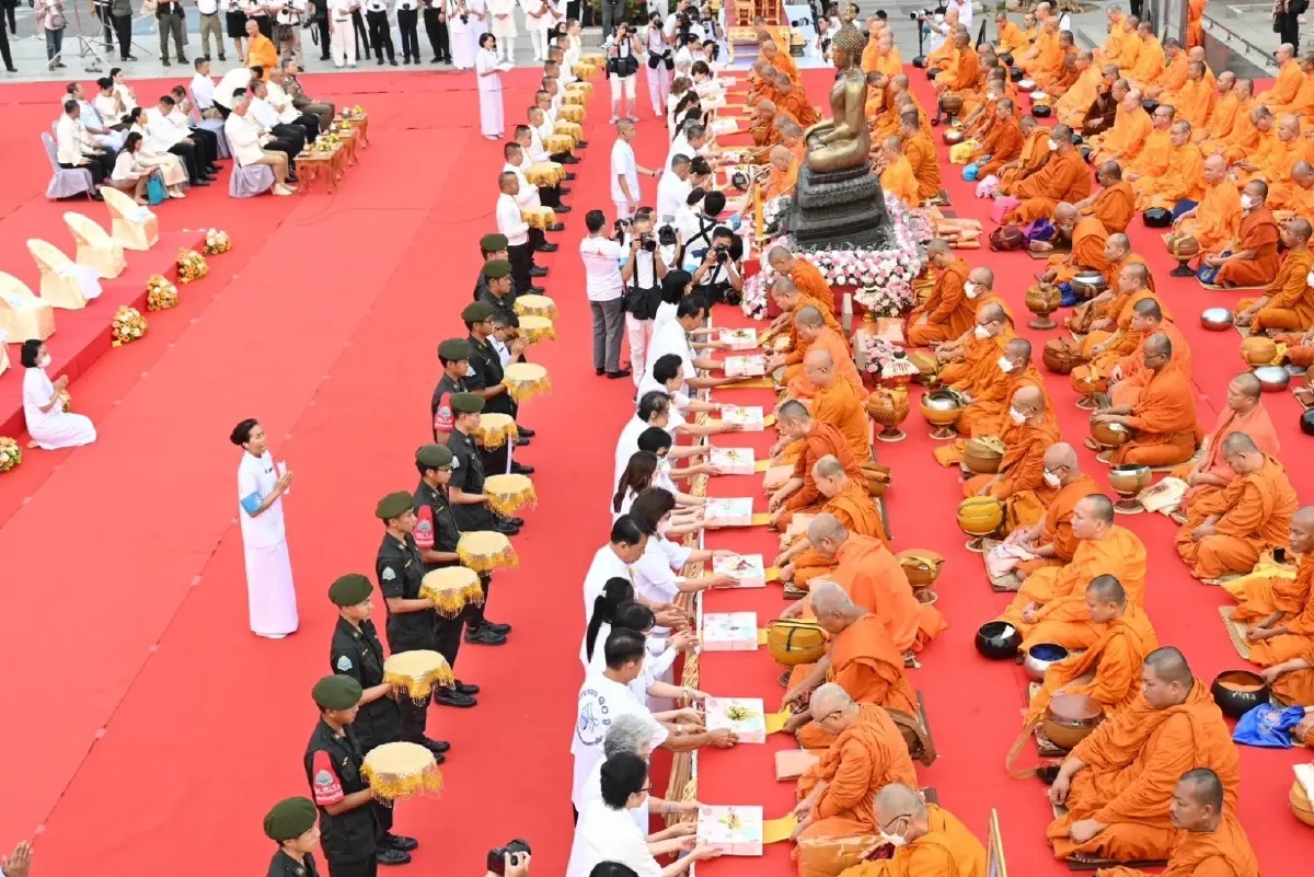 ทำบุญเมืองโคราช 556 ปียิ่งใหญ่ พลังบุญเนืองแน่นบันทึกเป็นประวัติศาสตร์