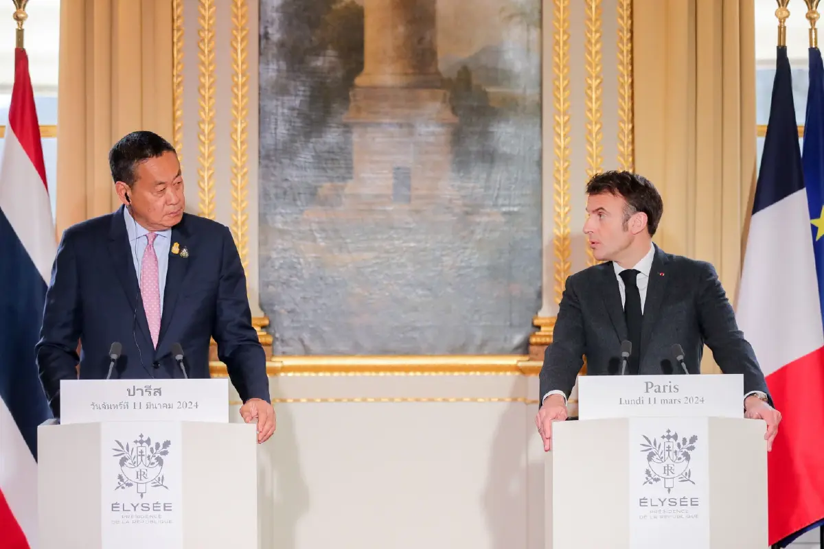  นายเศรษฐา ทวีสิน นายกรัฐมนตรี และ เอมมานูเอล มาครง ประธานาธิบดีของฝรั่งเศส ขณะเข้าพบปะพูดคุยกันที่เอลีเซ่ พาเลซ กรุงปารีส