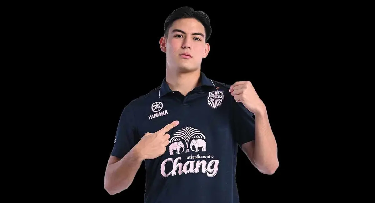 จากนักเตะสู่รันเวย์! “สยาม แยปป์” สวมชุดผ้าไหมเดินแบบงาน Colors of Buriram