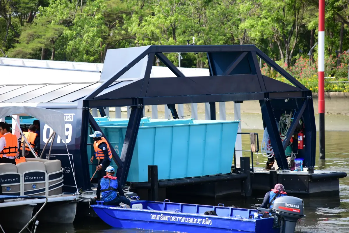 เปิดตัว"เรือดักจับขยะบนผิวน้ำ" ใช้พลังงานธรรมชาติ เก็บขยะ 1 แสนชิ้น/วัน
