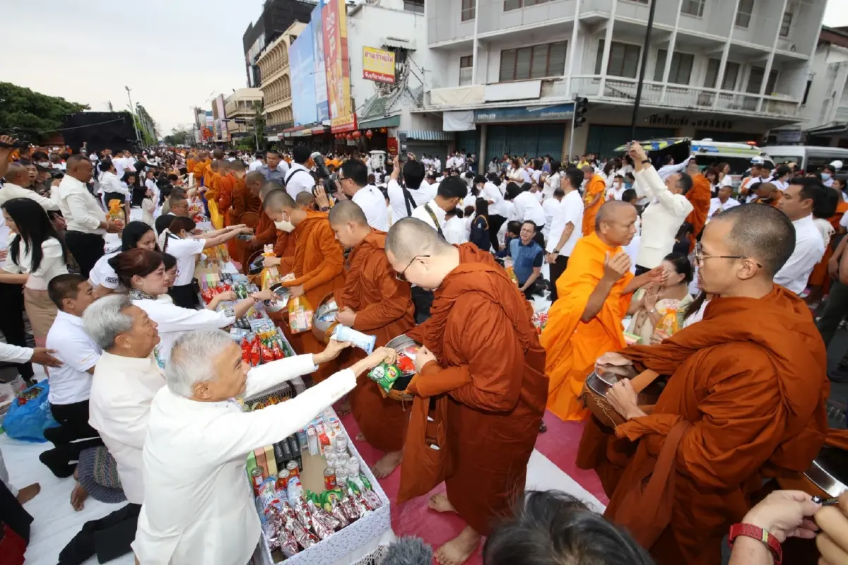 ทำบุญเมืองโคราช 556 ปียิ่งใหญ่ พลังบุญเนืองแน่นบันทึกเป็นประวัติศาสตร์