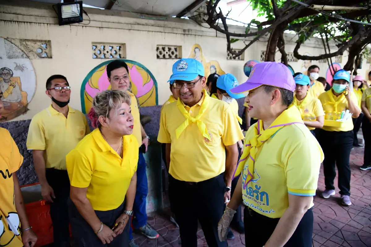 พญ.วันทนีย์ ปลัดกรุงเทพมหานคร นำจิตอาสา “เราทำความ ดี ด้วยหัวใจ”