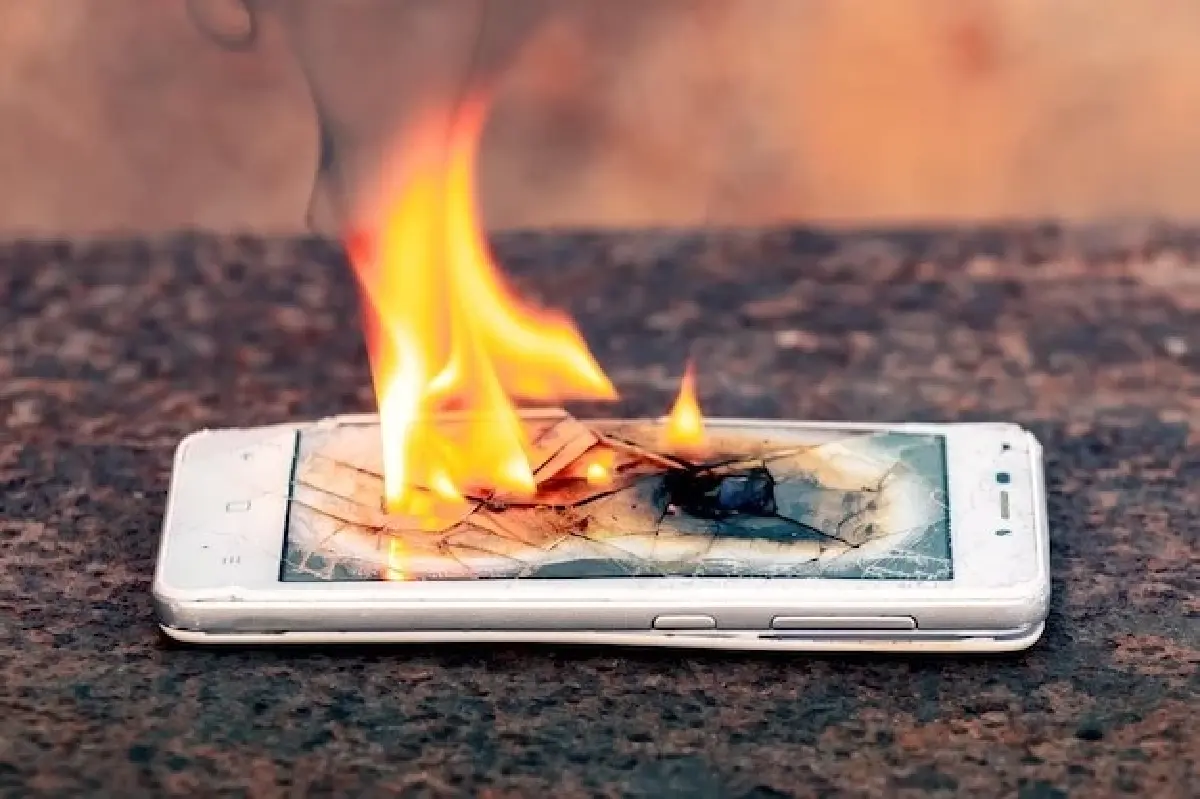 อันตรายจากแท่นชาร์จไร้สาย ไม่ใช่ดูดเงินแต่เป็นระเบิด