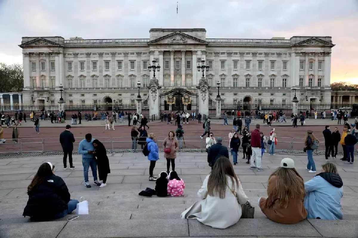 พระเจ้าชาร์ลส์ให้กำลังใจหลังเจ้าหญิงเคทส์ทรงประชวรเป็นมะเร็ง