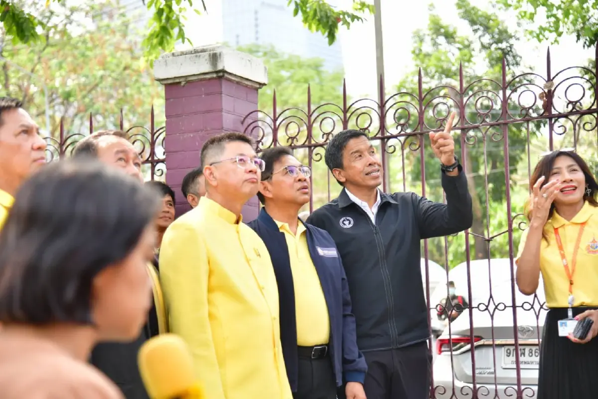 คืนเดียวสายไฟฟ้าหายหมด ! กทม.ผนึกกำลัง MEA ทำถนนสารสินไร้เสาสายในคืนเดียว