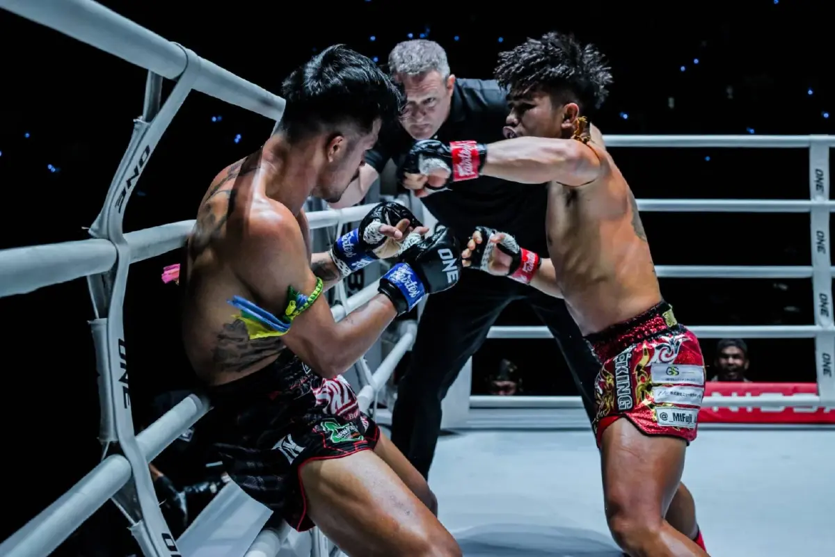 ผลมวย ONE ลุมพินี “สุริยันต์เล็ก” ชนะ “ฤทธิเดช” คว้าโบนัส 7 ไฟต์ติด