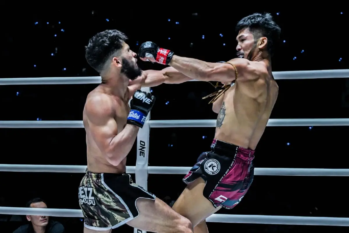 ผลมวย ONE ลุมพินี “สุริยันต์เล็ก” ชนะ “ฤทธิเดช” คว้าโบนัส 7 ไฟต์ติด