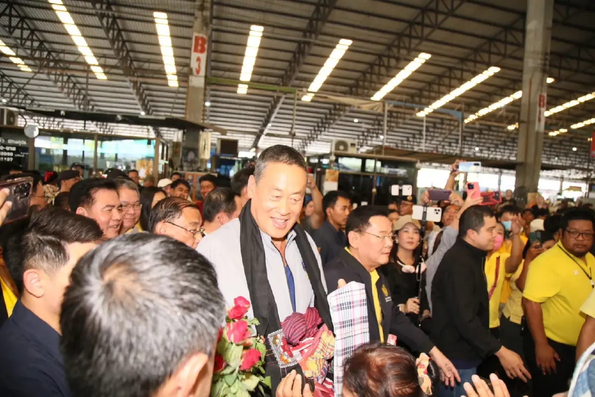 นายกฯทัวร์นกขมิ้นราชบุรี เยือนถิ่นพรรคร่วมฯ ดันราคาสินค้าเกษตรพุ่ง3เท่า