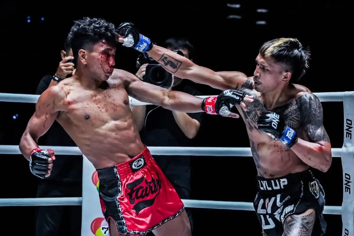 ผลมวย ONE ลุมพินี “ดวงสมพงษ์” ชนะคะแนน “เพชรสุขุมวิท” พ่าย 4 ไฟต์ติด