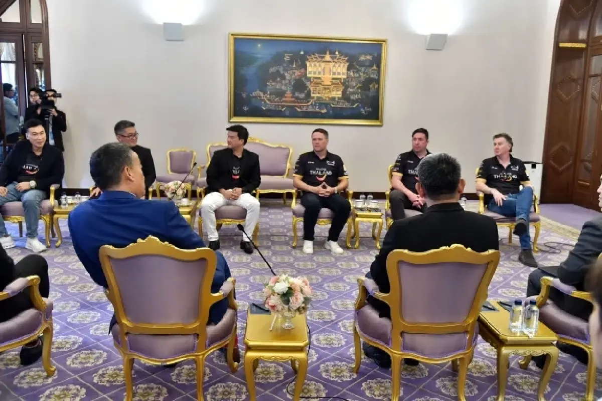 3 แข้งตำนานลิเวอร์พูลพบนายกฯ ปลื้มช่วยโปรโมทท่องเที่ยวไทยผ่านฟุตบอล