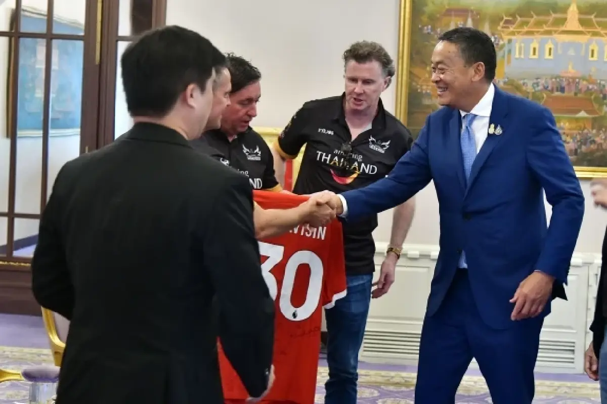 3 แข้งตำนานลิเวอร์พูลพบนายกฯ ปลื้มช่วยโปรโมทท่องเที่ยวไทยผ่านฟุตบอล