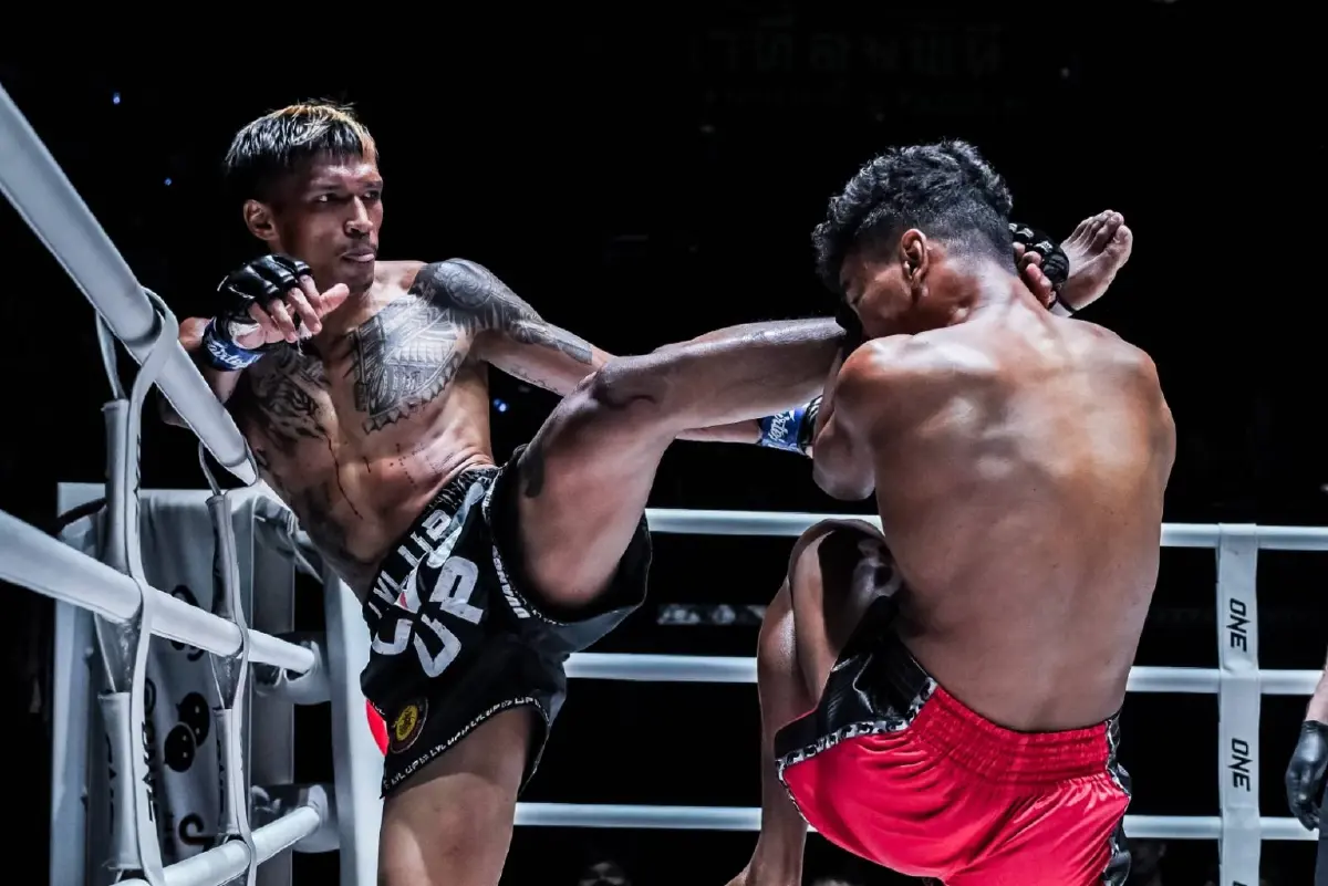 ผลมวย ONE ลุมพินี “ดวงสมพงษ์” ชนะคะแนน “เพชรสุขุมวิท” พ่าย 4 ไฟต์ติด