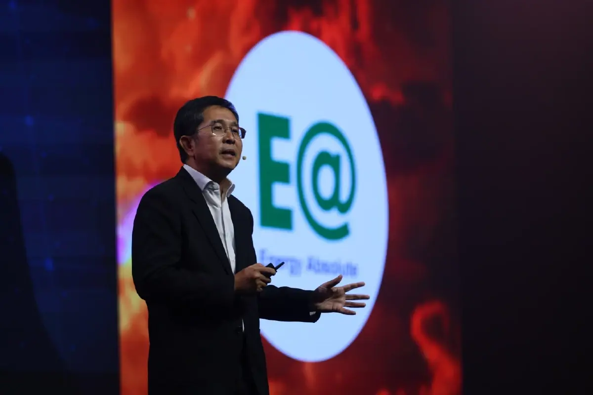 สมโภชน์ อาหุนัย ประธานเจ้าหน้าที่บริหารบริษัท พลังงานบริสุทธิ์ จำกัด (มหาชน) หรือ EA