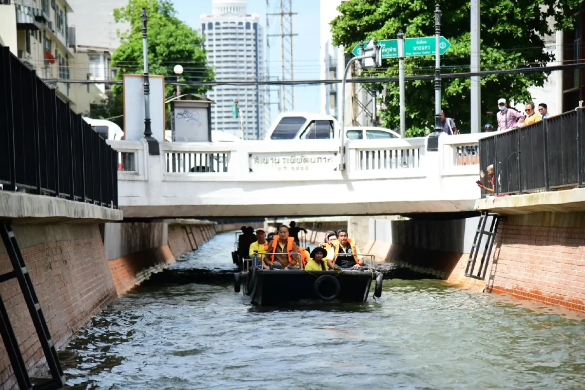 นายกฯพอใจคุณภาพน้ำคลองโอ่งอ่างก่อนเตรียมงานเฉลิมพระเกียรติในหลวง