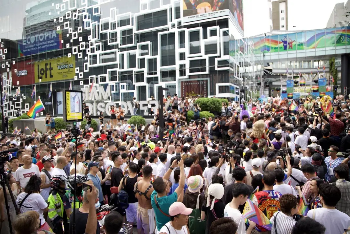 “บางกอกไพรด์พาเหรด” มหาปรากฏการณ์พาเหรดชาวสีรุ้งเต็มพื้นที่ย่านสยาม