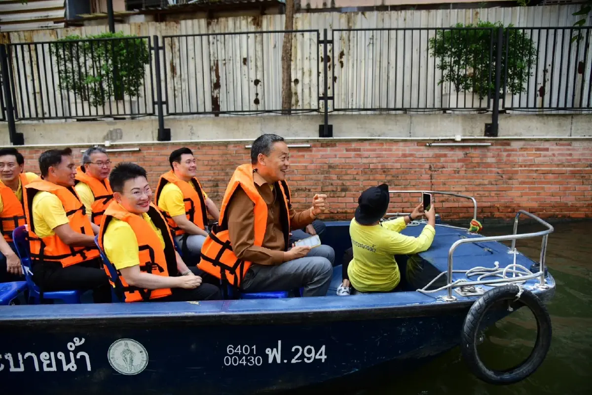 นายกฯพอใจคุณภาพน้ำคลองโอ่งอ่างก่อนเตรียมงานเฉลิมพระเกียรติในหลวง