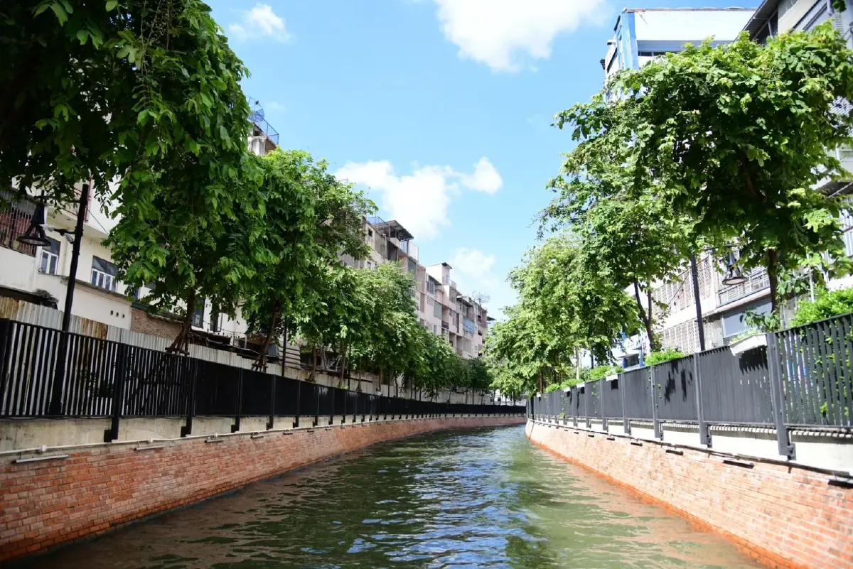 นายกฯพอใจคุณภาพน้ำคลองโอ่งอ่างก่อนเตรียมงานเฉลิมพระเกียรติในหลวง