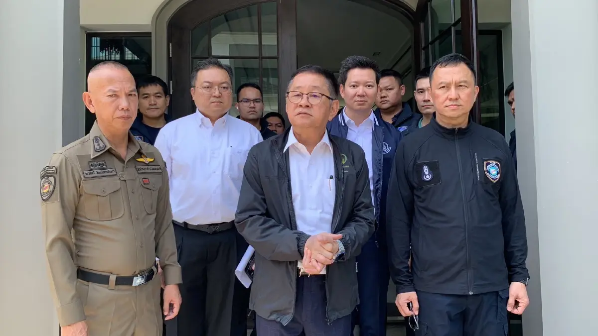 รมว.ดีอี จับ โจรออนไลน์ข้ามชาติ ยึดทรัพย์กว่า 220 ล้านบาท