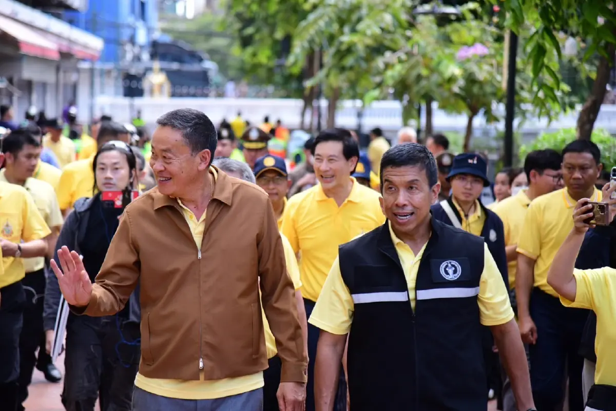 นายกฯพอใจคุณภาพน้ำคลองโอ่งอ่างก่อนเตรียมงานเฉลิมพระเกียรติในหลวง