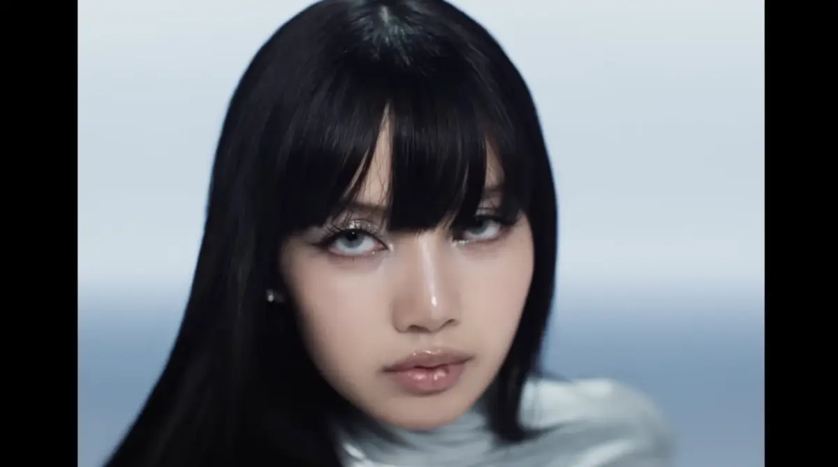 ลิซ่า 'Rockstar' ทะลุภาพไอดอล สู่ศิลปินระดับโลกที่ภูมิใจความเป็น 'เอเชีย'