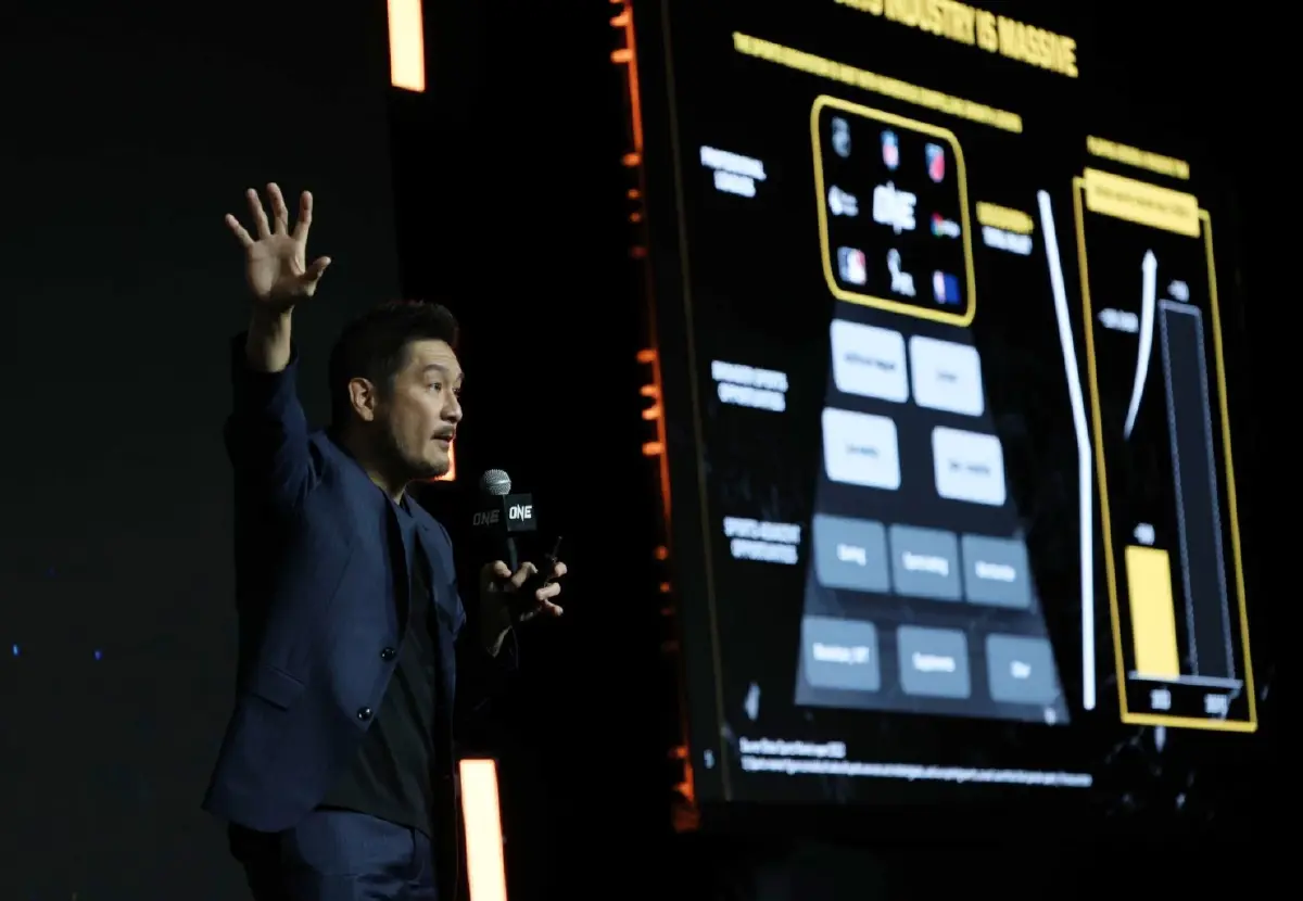 เริ่มจากศูนย์ ถึงหมื่นล้านบาท "ชาตรี ศิษย์ยอดธง" ผู้เปลี่ยนเกมวงการมวยไทย