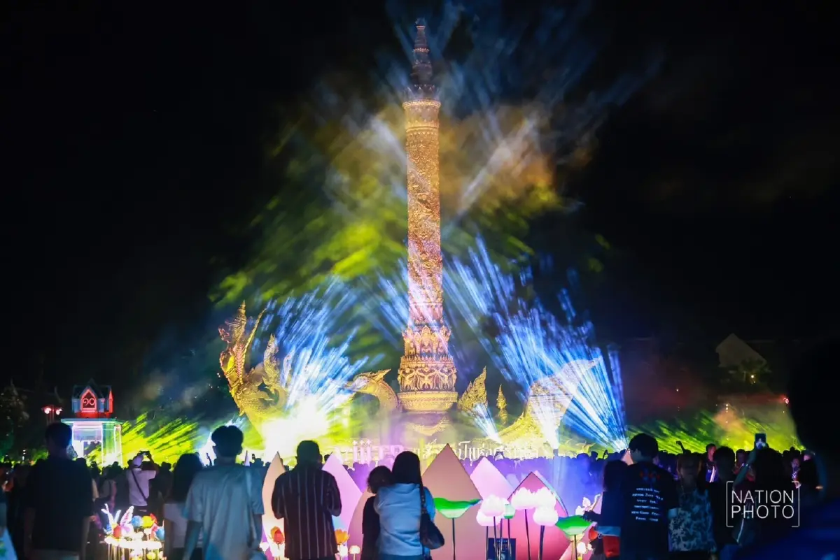 (อัลบั้มภาพ) อุบลราชธานี สุดตระการตา แห่เทียนพรรษาภาคกลางคืนยิ่งใหญ่