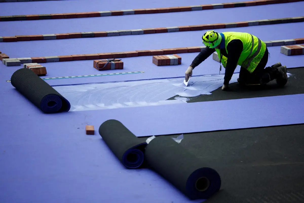 ม่วงทั้งสนาม! ลู่วิ่งใหม่โอลิมปิก 2024 เลือกใช้วัสดุจากเปลือกหอย