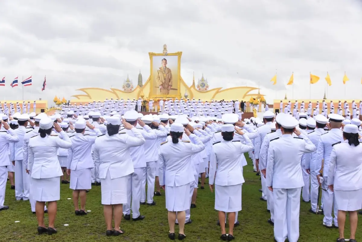 ผู้ว่าฯ กทม. นำคณะผู้บริหารถวายพระพรเทิดพระเกียรติ 72 พรรษาในหลวง (ภาพชุด)