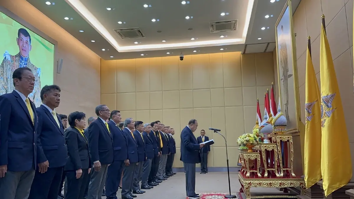 "พล.อ.ประวิตร" นำทัพโอลิมปิค ถวายพระพรในหลวง ครบ 72 พรรษา