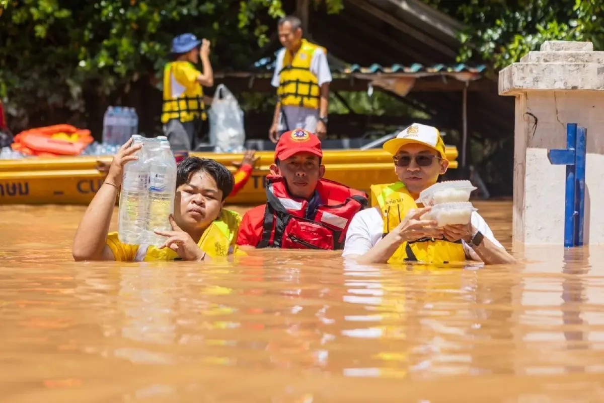 สิงห์อาสาร่วมกับเครือข่ายกู้ภัย ลงพื้นที่น้ำท่วมช่วยชาว “น่าน-แพร่”