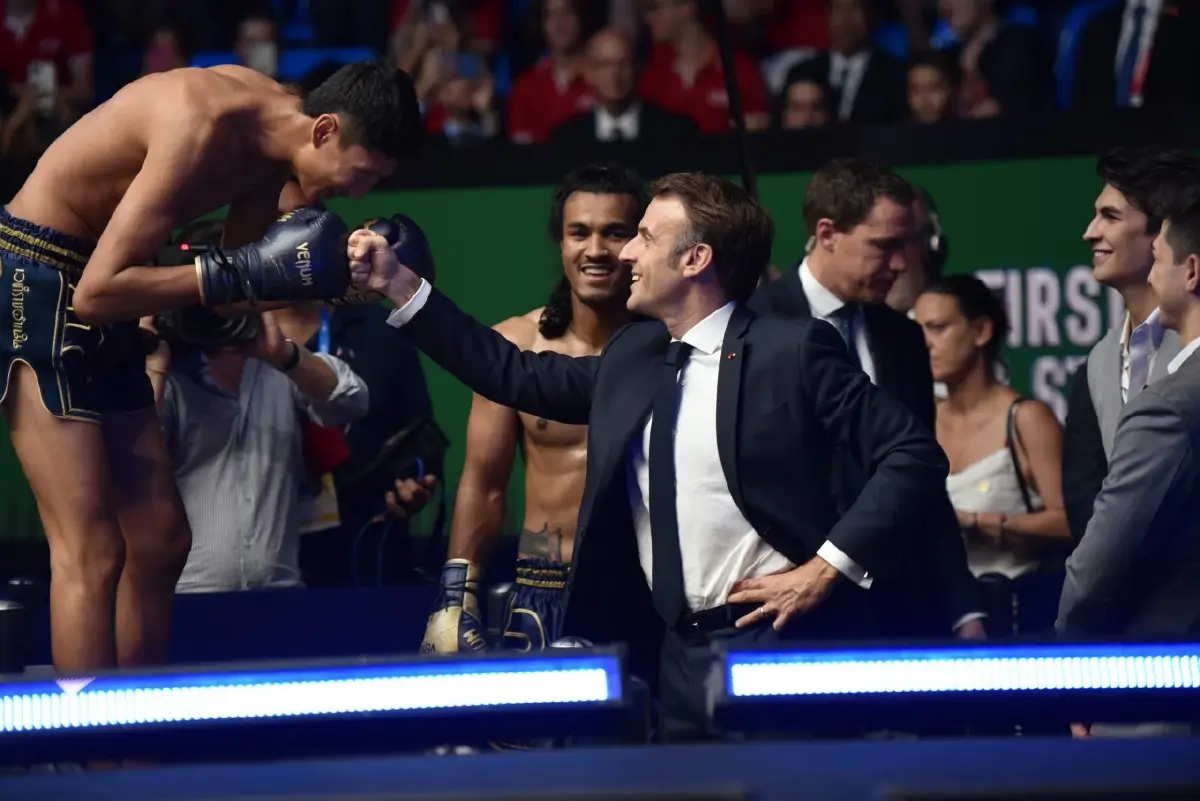 เอ็มมานูเอล มาครง สมัยมาประชุม APEC และเข้าดูมวย