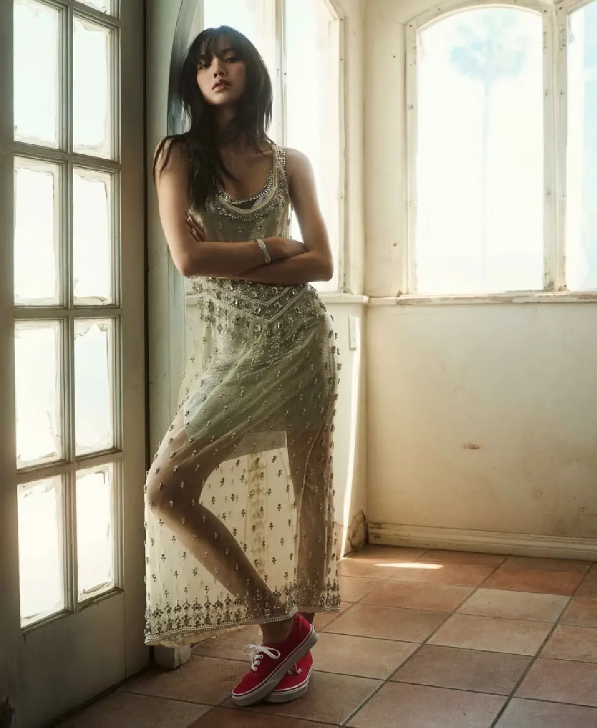 ส่องราคาชุด "ลิซ่า" บนปกนิตยสาร ELLE  ฉบับเดือนกันยายน 2024