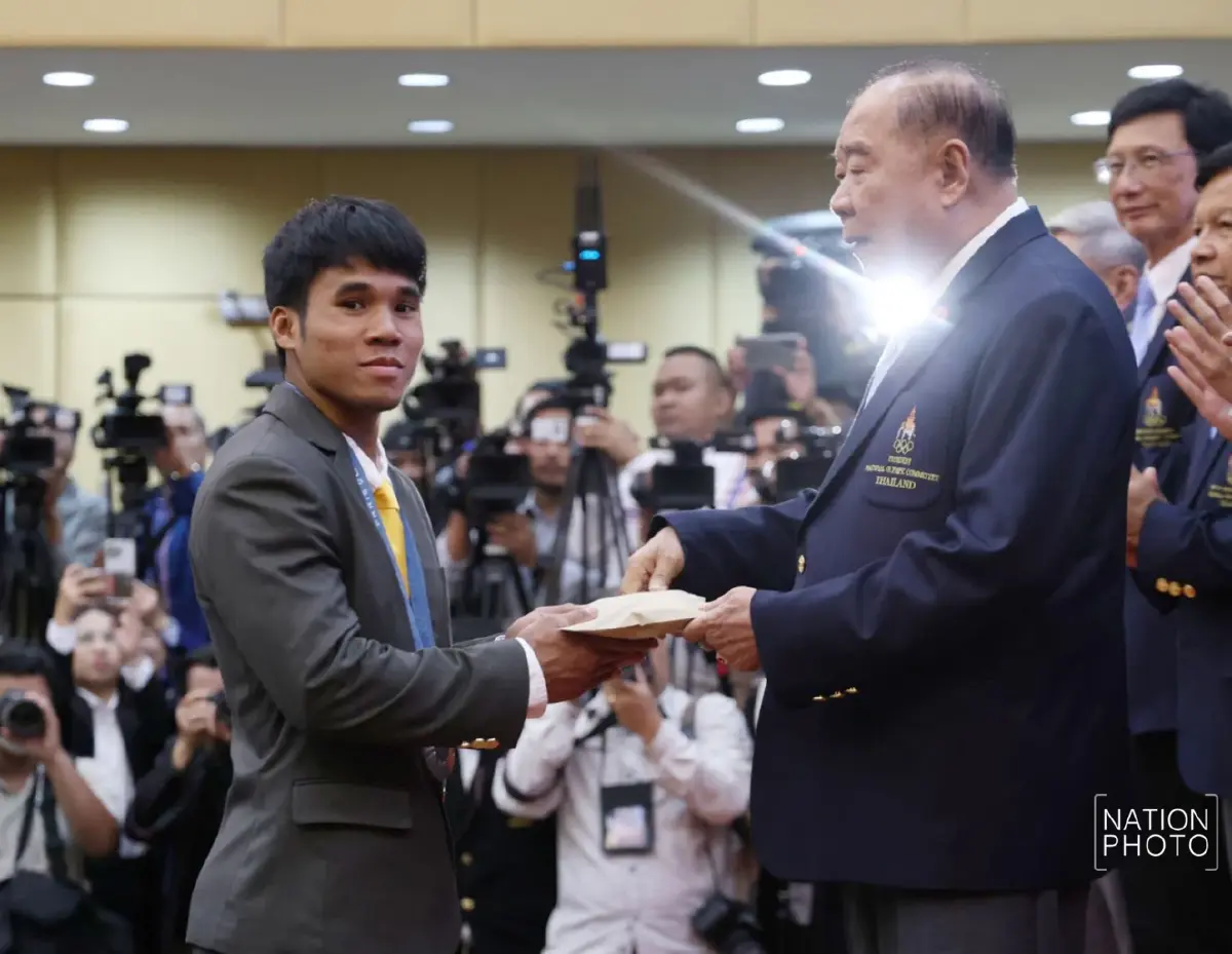อบอุ่น ! ประชาชนต้อนรับร่วมยินดีทัพนักกีฬาฮีโร่ โอลิมปิกเกมส์ 2024