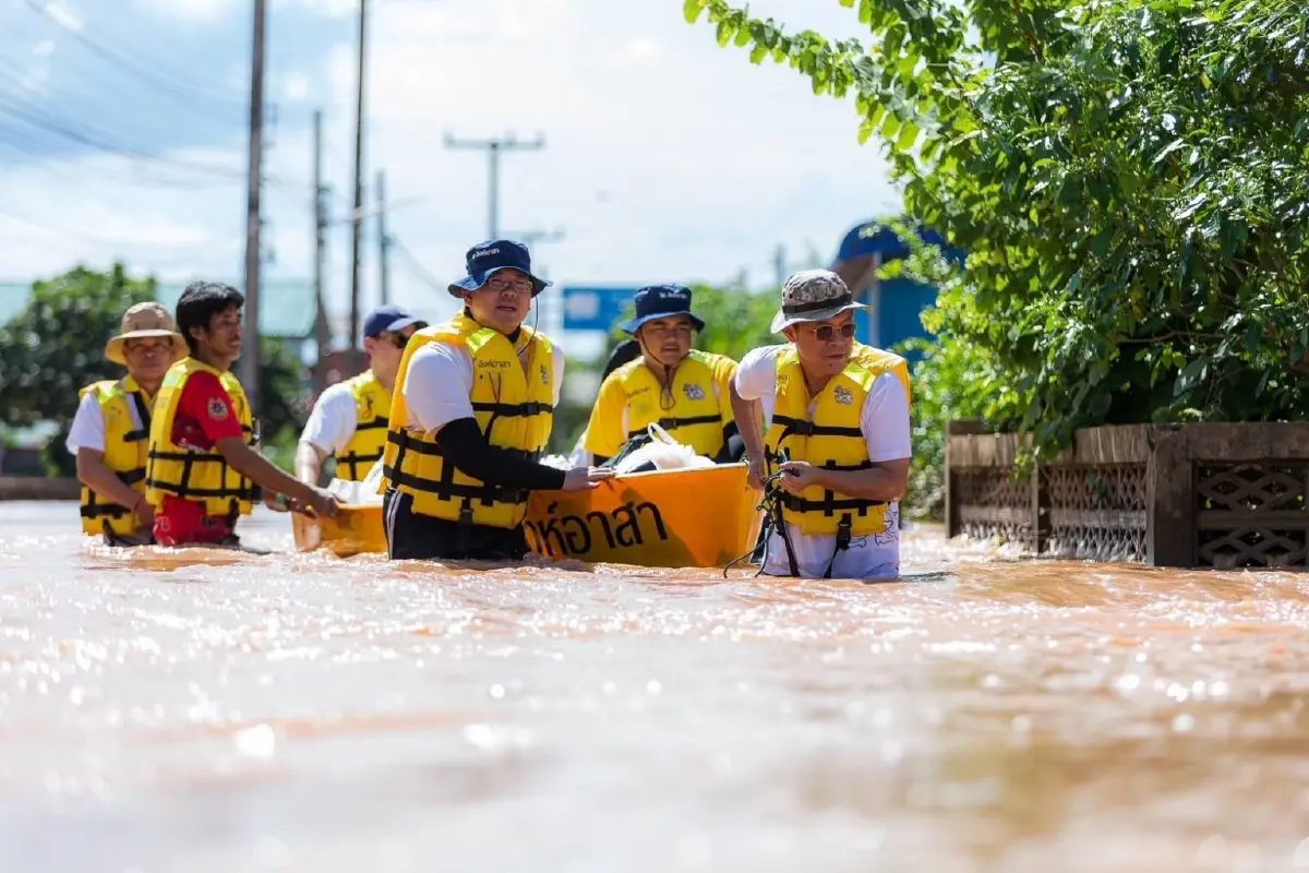 สิงห์อาสาร่วมกับเครือข่ายกู้ภัย ลงพื้นที่น้ำท่วมช่วยชาว “น่าน-แพร่”