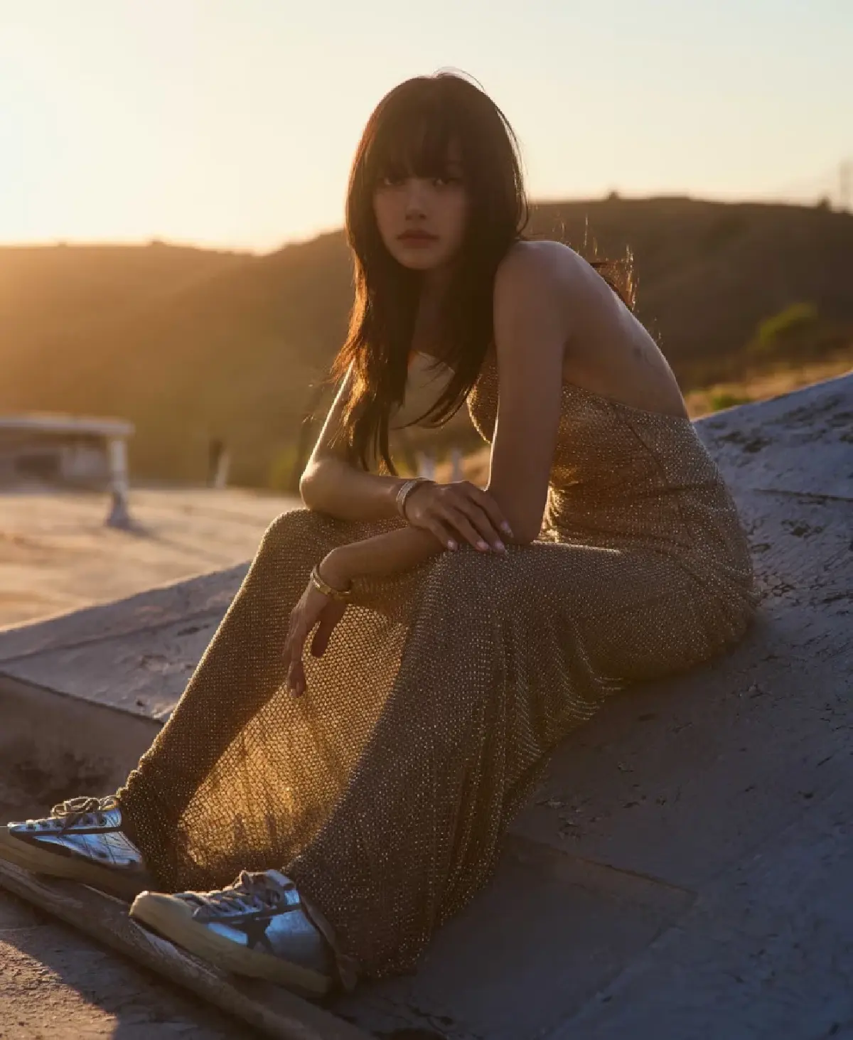 ส่องราคาชุด "ลิซ่า" บนปกนิตยสาร ELLE  ฉบับเดือนกันยายน 2024