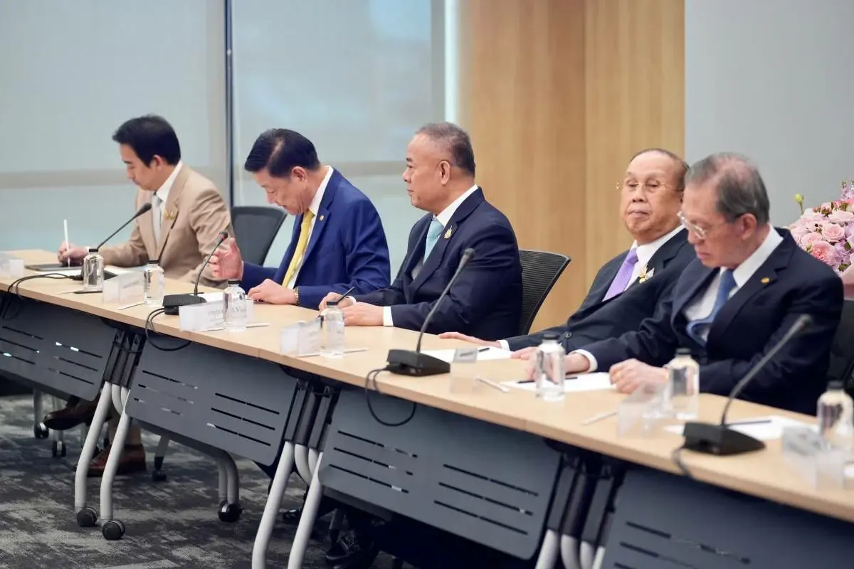 "นายกฯอุ๊งอิ๊งค์" ถกหอการค้า-สมาคมธนาคารไทยกู้วิกฤตเศรษฐกิจ