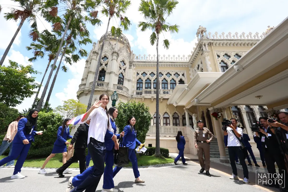อบอุ่น ! ประชาชนต้อนรับร่วมยินดีทัพนักกีฬาฮีโร่ โอลิมปิกเกมส์ 2024