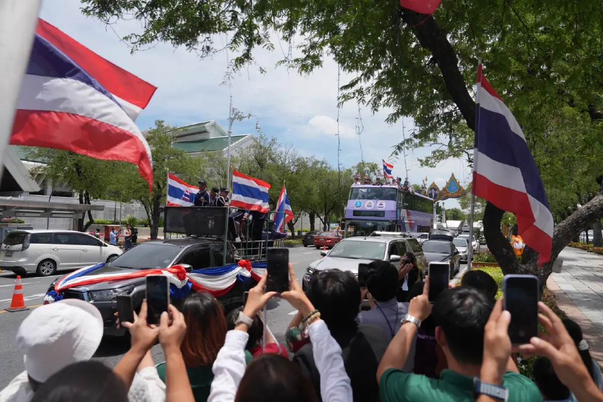 อบอุ่น ! ประชาชนต้อนรับร่วมยินดีทัพนักกีฬาฮีโร่ โอลิมปิกเกมส์ 2024