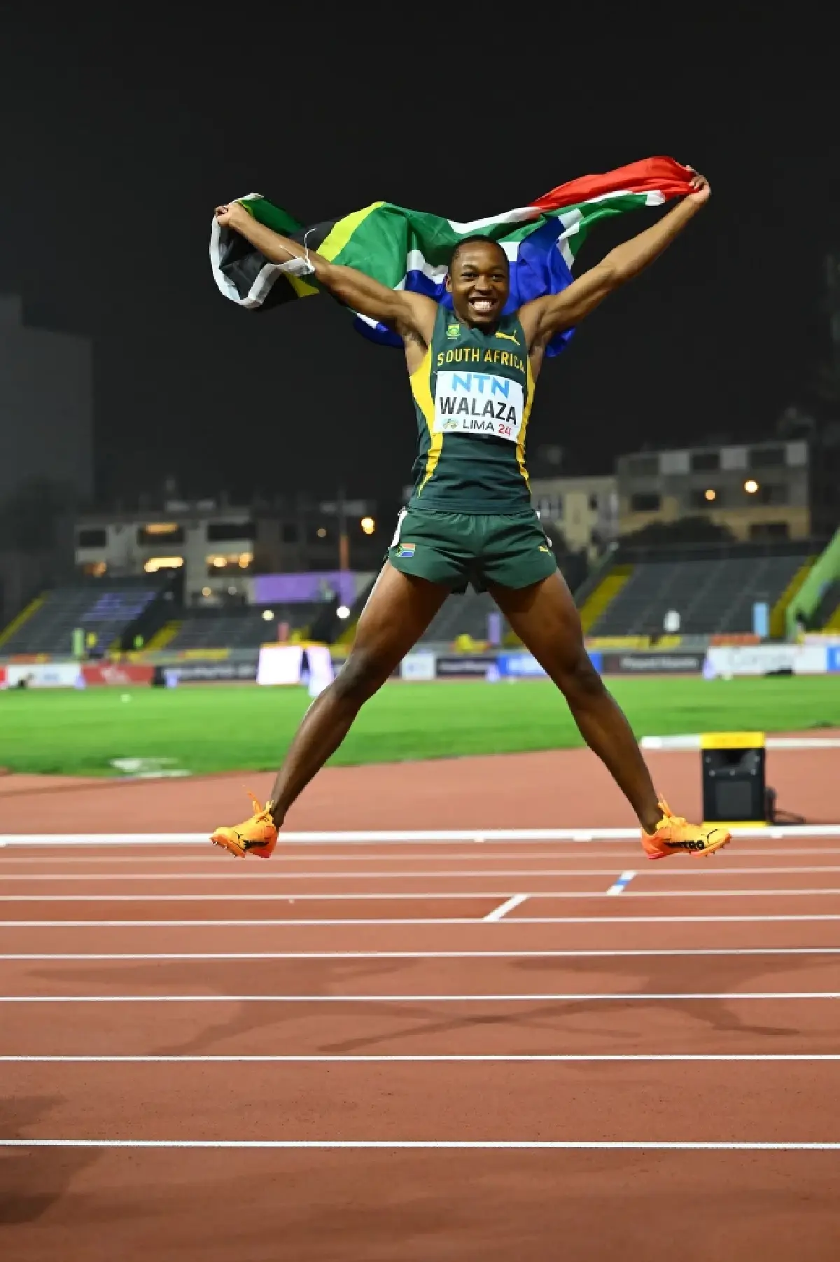 "บิว" ภูริพล บุญสอน  คว้าเหรียญเงิน 100 เมตรชายกรีฑาเยาวชนชิงแชมป์โลก