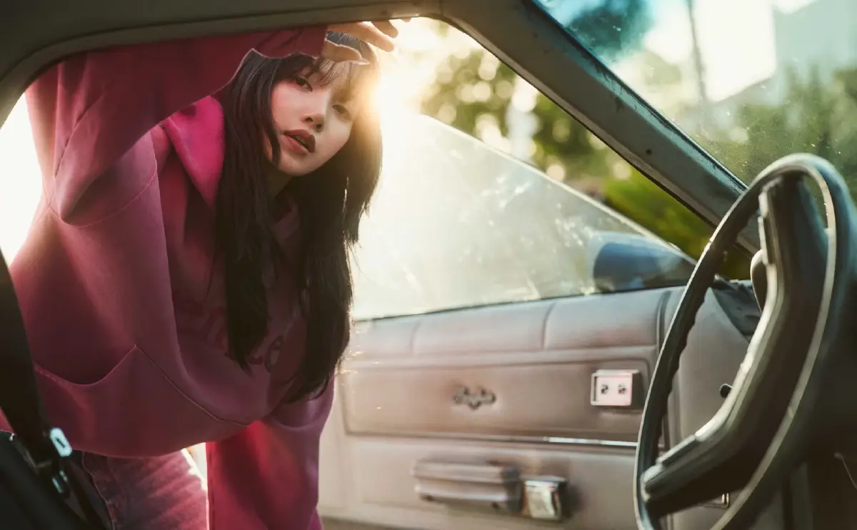 ส่องราคาชุด "ลิซ่า" บนปกนิตยสาร ELLE  ฉบับเดือนกันยายน 2024