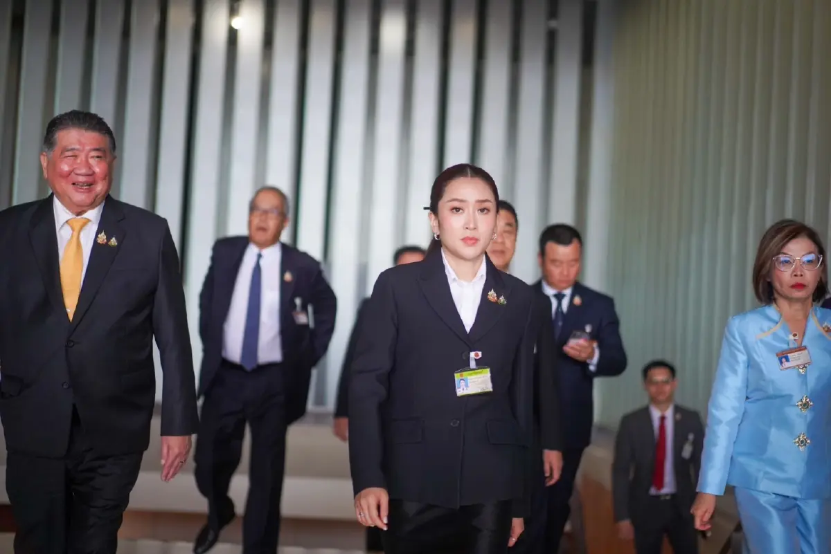 แพทองธาร นำครม.สักการะสิ่งศักดิ์สิทธิ์รัฐสภา ก่อนแถลงนโยบายรัฐบาล