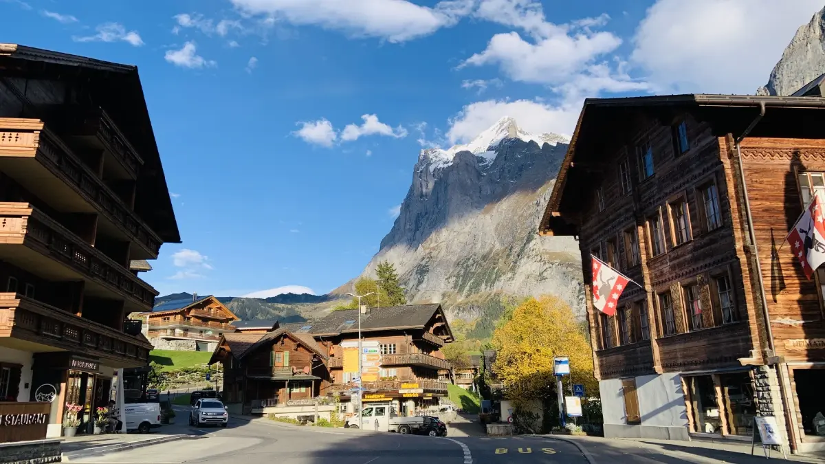หมู่บ้านกรินเดิลวาลด์ สถานที่ท่องเที่ยวที่สำคัญของสวิตเซอร์แลนด์และเทือกเขาแอลป์