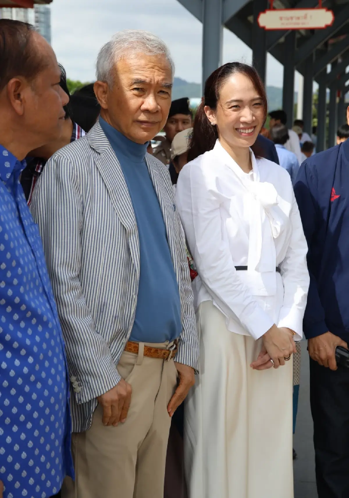 'สุวัจน์'นำประชาชนหัวหินต้อนรับนายกฯอิ๊งค์-ทักษิณสัมนาเพื่อไทย