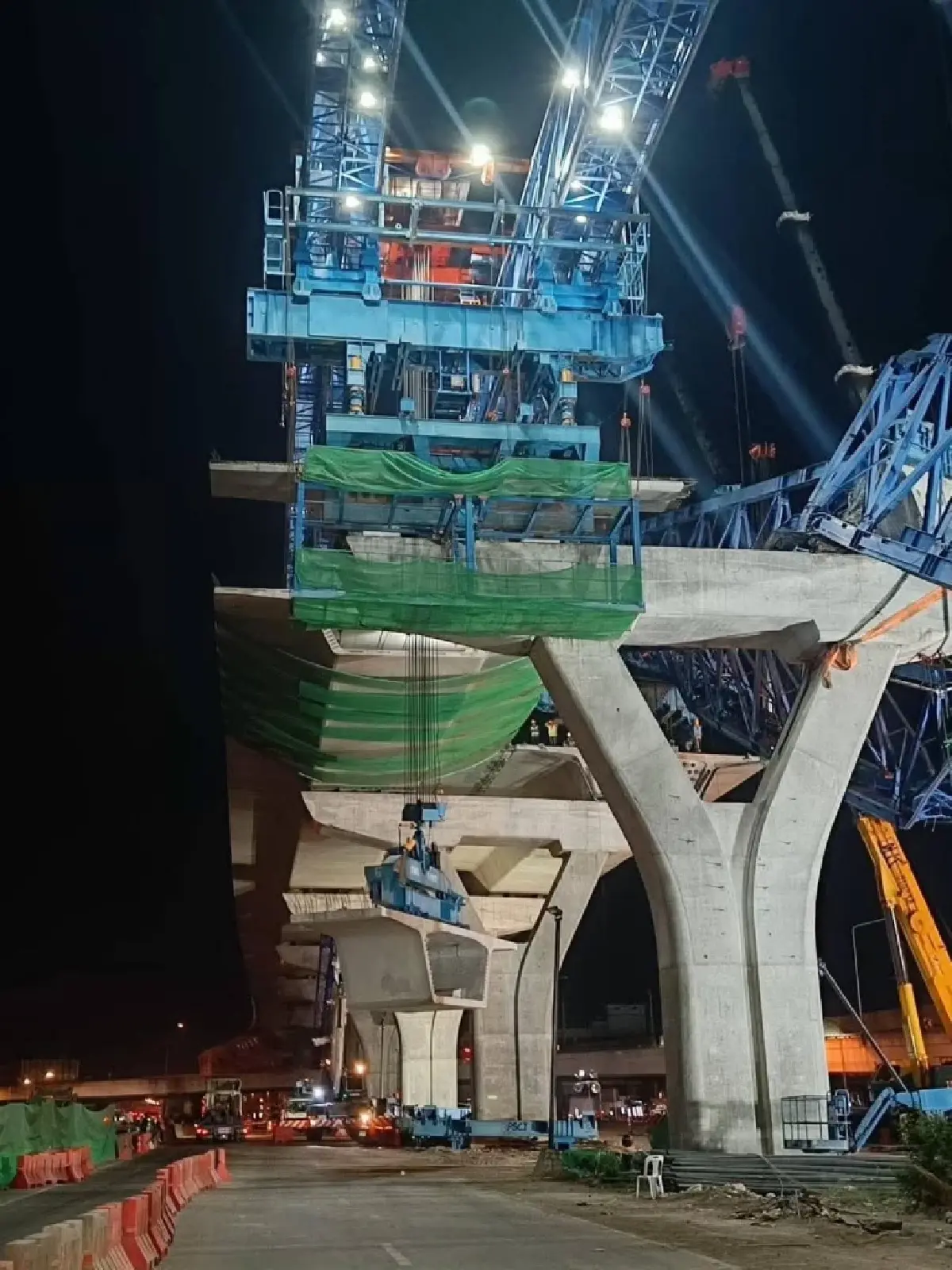 เดินหน้า เคลื่อนย้ายโครงเหล็ก ถนนพระราม2 ยัน เสร็จทัน 14 วัน