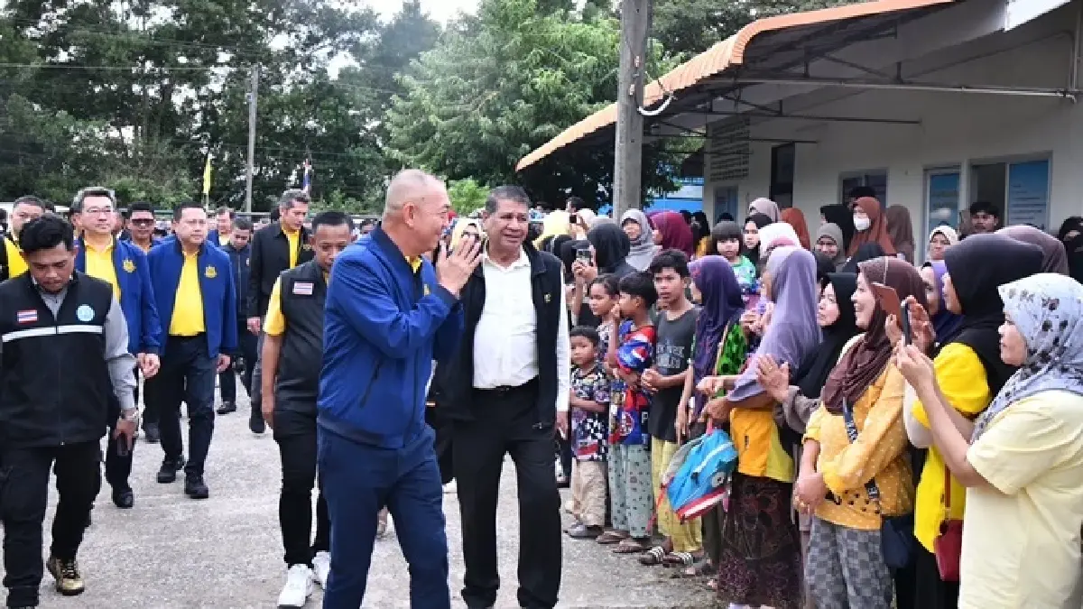 \'เฉลิมชัย ศรีอ่อน\'นำคณะลงพื้นที่ช่วยน้ำท่วมอ.จะนะยันไม่ทิ้งประชาชน