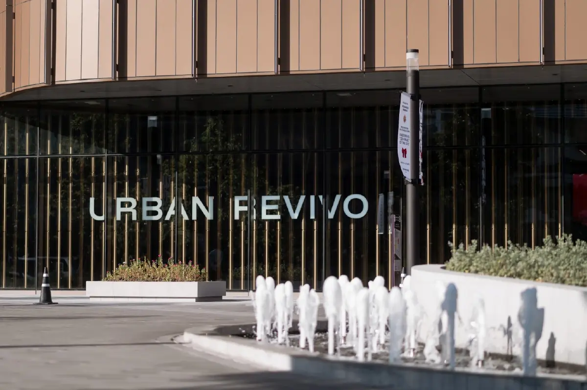 FMG บุกตลาด ฟาสต์แฟชั่น ไทย เปิด 2 แฟล็กชิพสโตร์ URBAN REVIVO-BENLAI วัน แบงค็อก