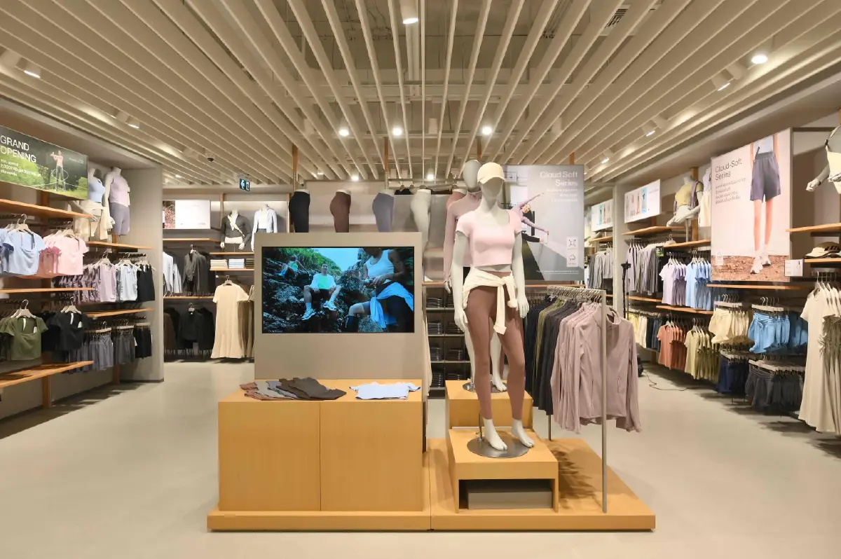 FMG บุกตลาด ฟาสต์แฟชั่น ไทย เปิด 2 แฟล็กชิพสโตร์ URBAN REVIVO-BENLAI วัน แบงค็อก