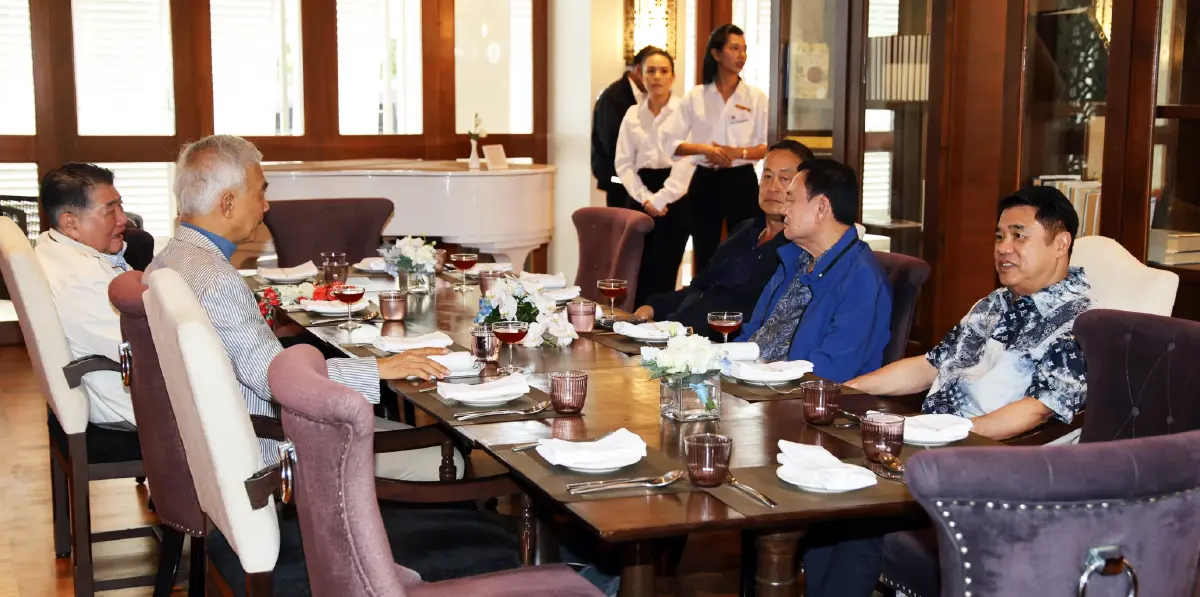 'สุวัจน์'นำประชาชนหัวหินต้อนรับนายกฯอิ๊งค์-ทักษิณสัมนาเพื่อไทย