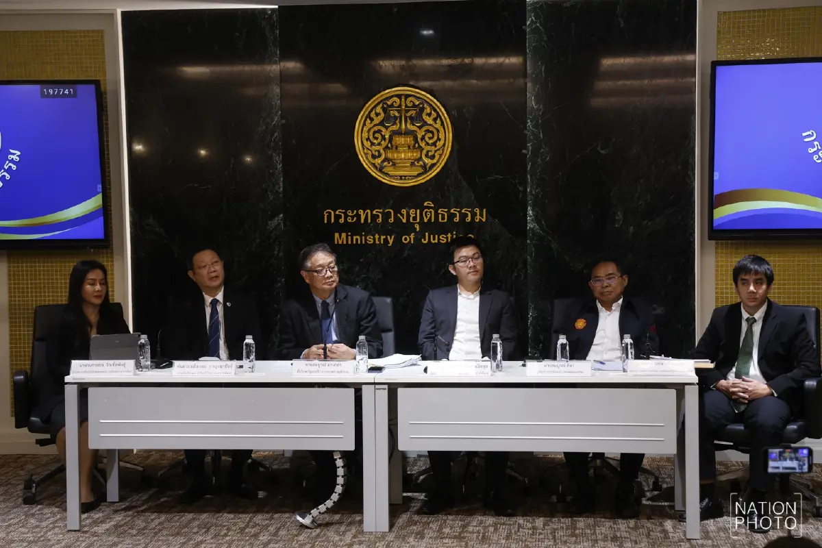 'ยุติธรรม'ปัดพักโทษ'บุญทรง-เสี่ยเปี๋ยง'เอื้อ'ยิ่งลักษณ์'กลับประเทศ